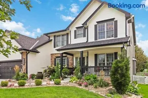 FamilyFriendly -5BR Home with Games & Massage Chair - Image 1