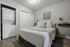 Fully Furnished 1st Floor 1 Bed 1 Bath Condo - Close To Shopping & Hwys North&South - Image 2