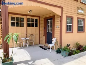 Cozy Bungalow - Image 2
