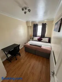 Hawkins Guest House - Private Shared Property - Image 2