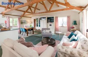 Spacious Swallow Cottage - Image 1