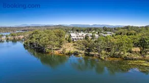 Tinaroo Lodge Lakeview Escape with Pool Access - Image 4