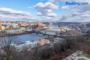 Pittsburgh Home Walkable to Restaurants - Image 3