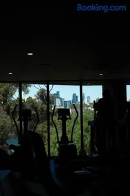 Trendy Footscray Apartment near CBD - Image 3