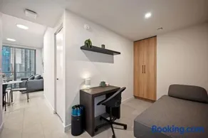 Premium Suite 1 den w Rooftop Pool Prime Location - Image 5
