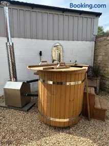 The Cow Shed - Rural Barn Conversion with Hot Tub - Image 3