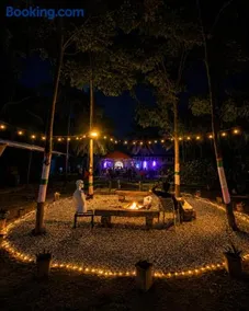 Eagle Swimming Pool Tent Stay - Image 4