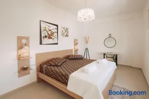 ARETOUSA Seafront House - Image 3