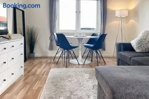 Modern guest house, in the middle of Öckerö - Image 1