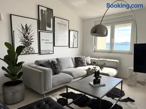 Apartment Beachfront Petar - Image 2