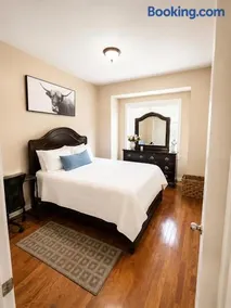 Heaven on Earth - Large Bedroom with Private Bathroom - Image 1