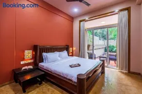StayVista's The Happy Hive - Cozy rooms and a pool for a delightful stay - Image 4