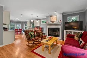 Blue Bear Cottage at Simple Life Rentals - Image 2