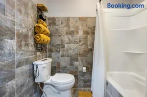 Country Suite Apartment near Lake Fork with Stocked Pond and Walking Trails - Image 2