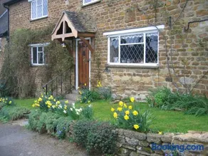 18th century cottage in Hook Norton - Image 1