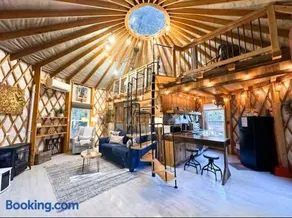 Simply Serenity Yurt- Magical Getaway w/ Hot Tub - Image 1