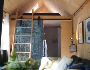 Off-grid Cork Cabin - Hot-Tub - Sleeps 2 - Image 5