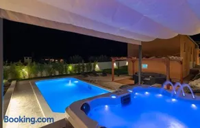 Villa Village Idylle with pool, sauna, jacuzzy and private parking - Image 1