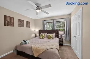 King Beds Near Athens - Hot Tub, Large Yard & Massage Chair - Image 3