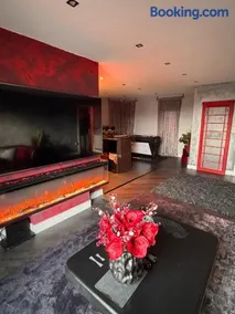 Red Velvet Romantic Suite Private Hot Tub Luxury - Image 5