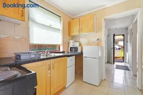 Cosy 4 Bedroom Birmingham - Image 5