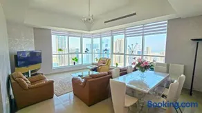 Luxury Skyline Apartment with Panoramic Views - Image 2