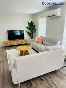 Cozy 2-Bedroom Retreat - Image 4