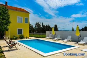 Villa Kutija with heated pool - Image 4