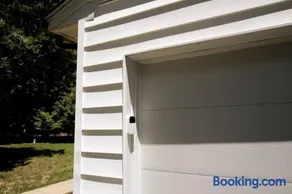 Modern Farmhouse - Image 2