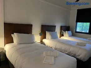 Sportsmens Club Hotel - Image 2