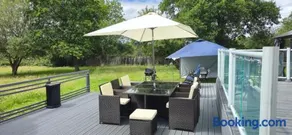 Unique House with Hot Tub jaccuzzi Near Harry Potter,London And Wembley - Image 4