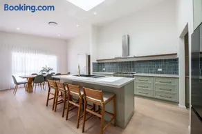 Sunningdale - Pool Entertainer, Luxurious Living - Image 1