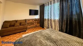 Spacious 3-room apartment with balcony - Image 2