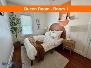 20 min NYC-Modern Private Room-Queen Bed-Parking Available But Confirm with Hosts - Image 3