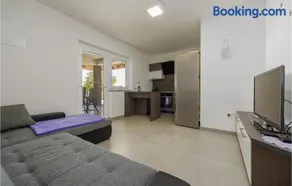 Amazing Apartment In Kustici, Novalja - Image 3