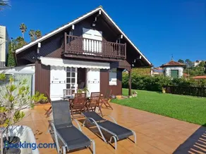 Casa de madera sobre el mar - Image 4