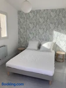 La Manuia - Image 1