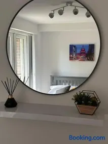 Modern 1-Bed Apartment - Image 3
