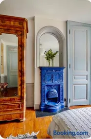 The Heart of Marais Place des Vosges for four guest - Image 2
