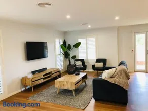 Riverside Urban Apartment - Image 1