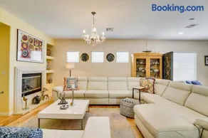 Dog-Friendly Las Vegas Rental Home w/ Private Yard - Image 3