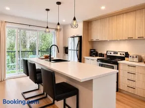 Chic 2-story condo a nature retreat for 6 - Image 3