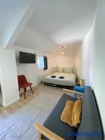 Cocon atypique & verdure au cœur du Vieux Montbard - Image 1