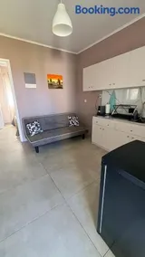 Garlis Apartments - Image 2
