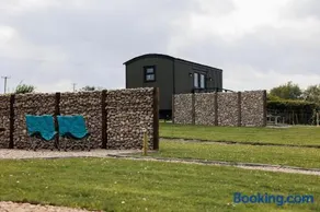 Quarterlands Glamping, Shepherds hut Bramble - Image 5