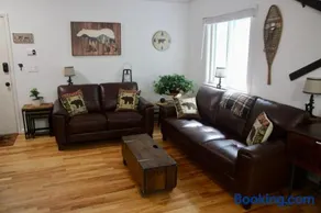 Escape to a 3-Bedroom Cabin in Lower Catskills - Image 4