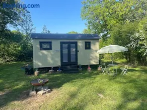 Apple Orchard Shepherd Huts - Image 2