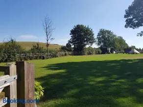 Merrywell Shepherds Hut & Paddock - Image 1
