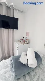 Garden View Homestay Single Ensuite Room - Image 4