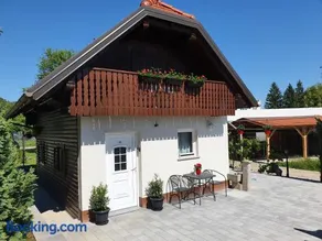 Charming tiny house "Pr Basc" in Ljubljana with cozy terrace and barbecue area - Image 1